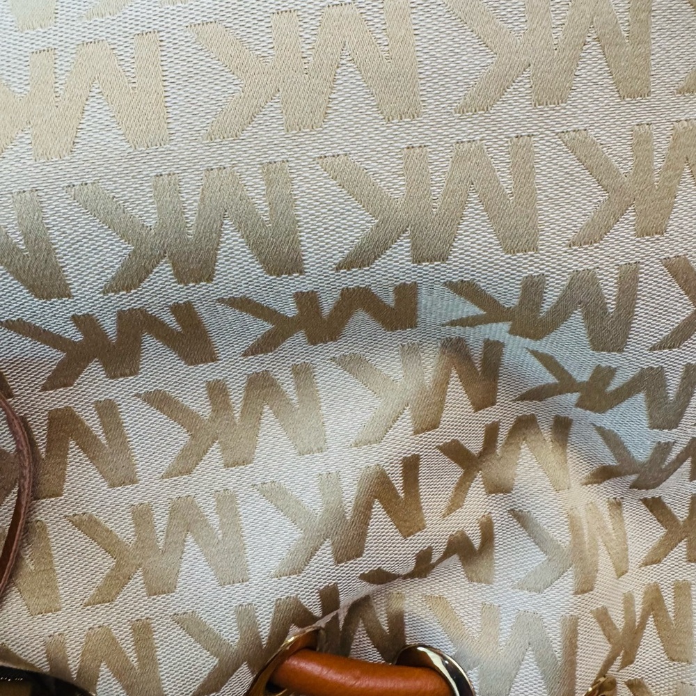 MICHAEL KORS RING TOTE,VANILLA WHITE+BROWN, TASSEL,SHOULDER BAG - Picture 4 of 9